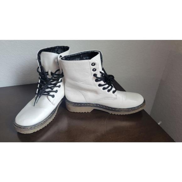 Rue 21 Women's Combat style boot. Size 7.5 - Picture 4 of 4